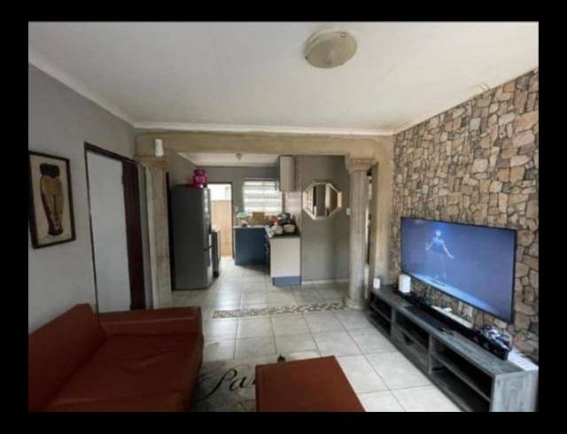 4 BEDROOM HOUSE FOR SALE IN LOTUS GARDENS